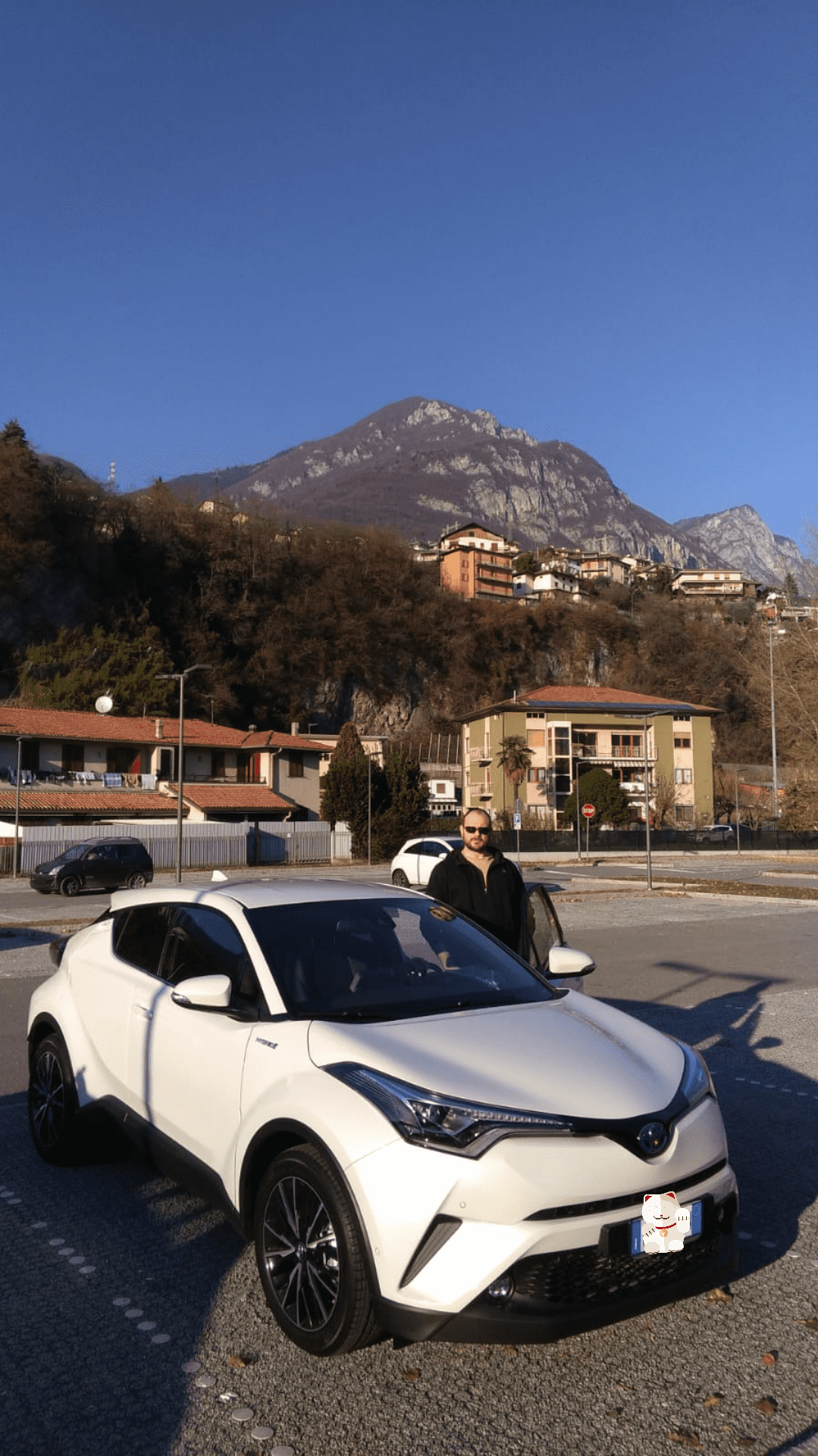 Ruben Mantin con la sua nuova Toyota- C-HR-Hybrid