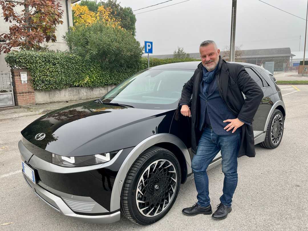 Ecoverso - Michele Smerghetto con la sua nuova Hyundai Ioniq 5