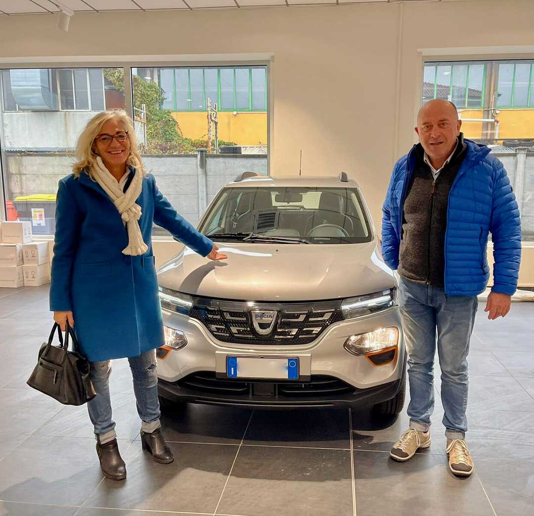 Claudio Zanotto con la sua Nuova Dacia Spring