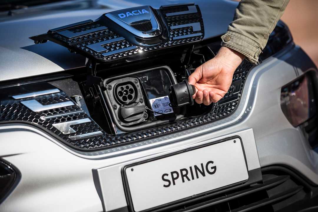 Dacia Spring ricarica © Renault Group 2021