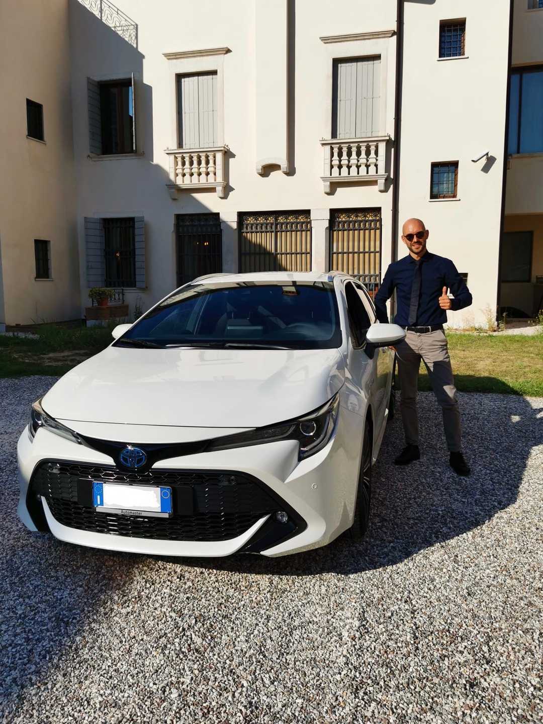 Ecoverso - Andrea Tomiolo con la sua nuova Toyota Corolla TS 1.8 Hybrid