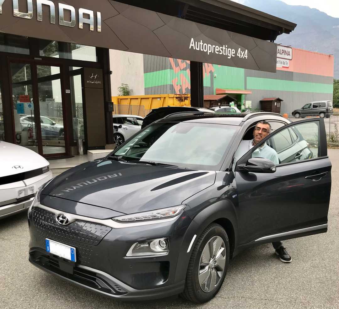 Ecoverso - Walter Luppino con la sua nuova Hyundai Kona EV