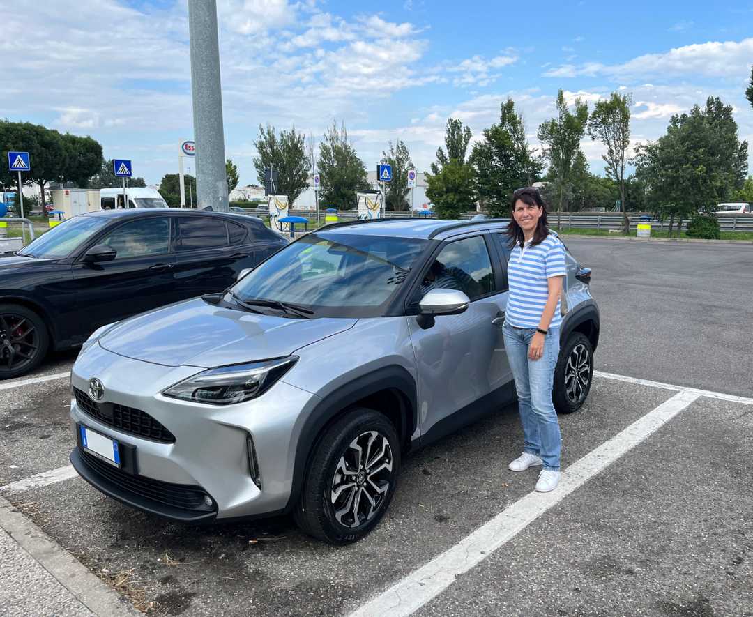 Emanuela Verda con la sua nuova Toyota Yaris Cross